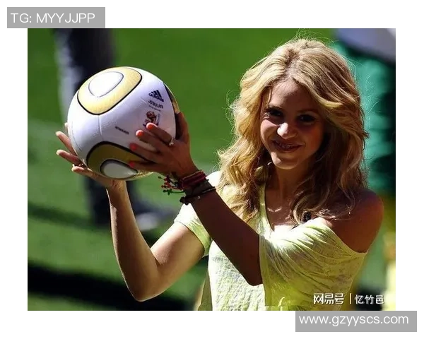 美女与足球明星亲密互动视频展现甜蜜瞬间引发热议 美女与足球明星亲密互动视频展现甜蜜瞬间引发热议